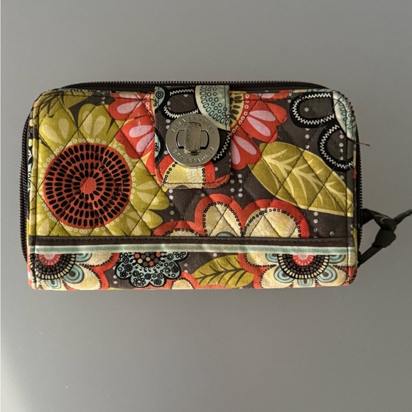 Vera Bradley Green and Red Wallet Quilted Zip-Around - Picture 1 of 4